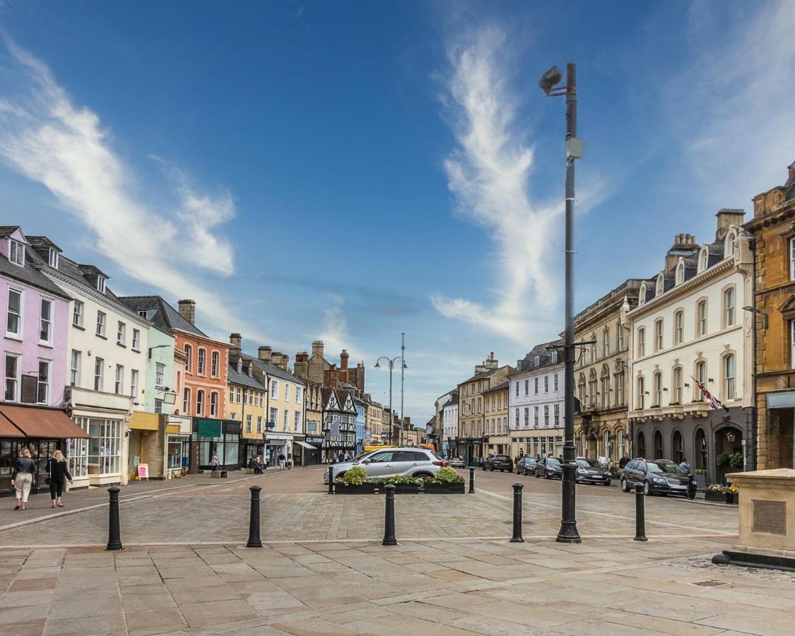 Glevum Lodge - 2 Bedroom Town Centre Apartment Cirencester Exterior photo